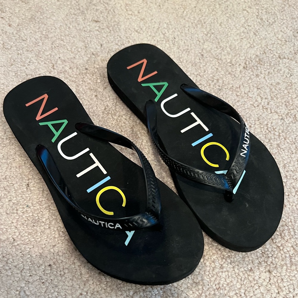 Nautica flip flops